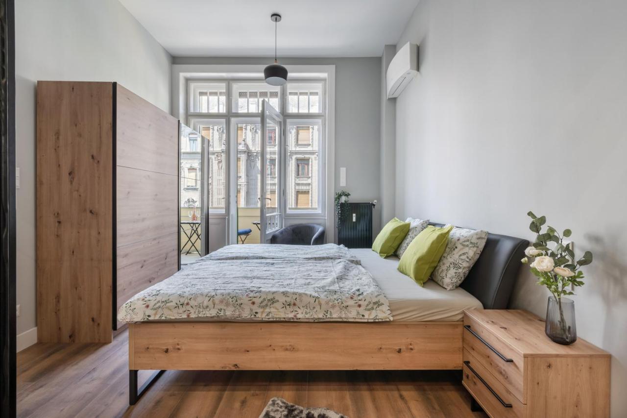 Appartamento Buenos Boutique - A/C, 2 Bathrms, Amazing View Budapest Esterno foto