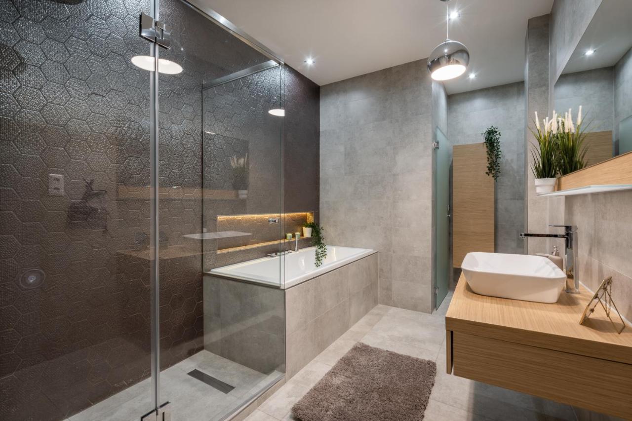 Appartamento Buenos Boutique - A/C, 2 Bathrms, Amazing View Budapest Esterno foto