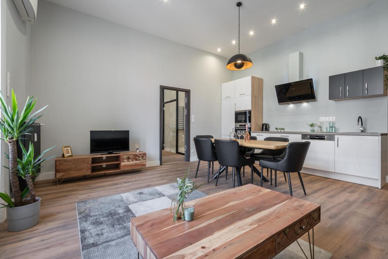 Appartamento Buenos Boutique - A/C, 2 Bathrms, Amazing View Budapest Esterno foto