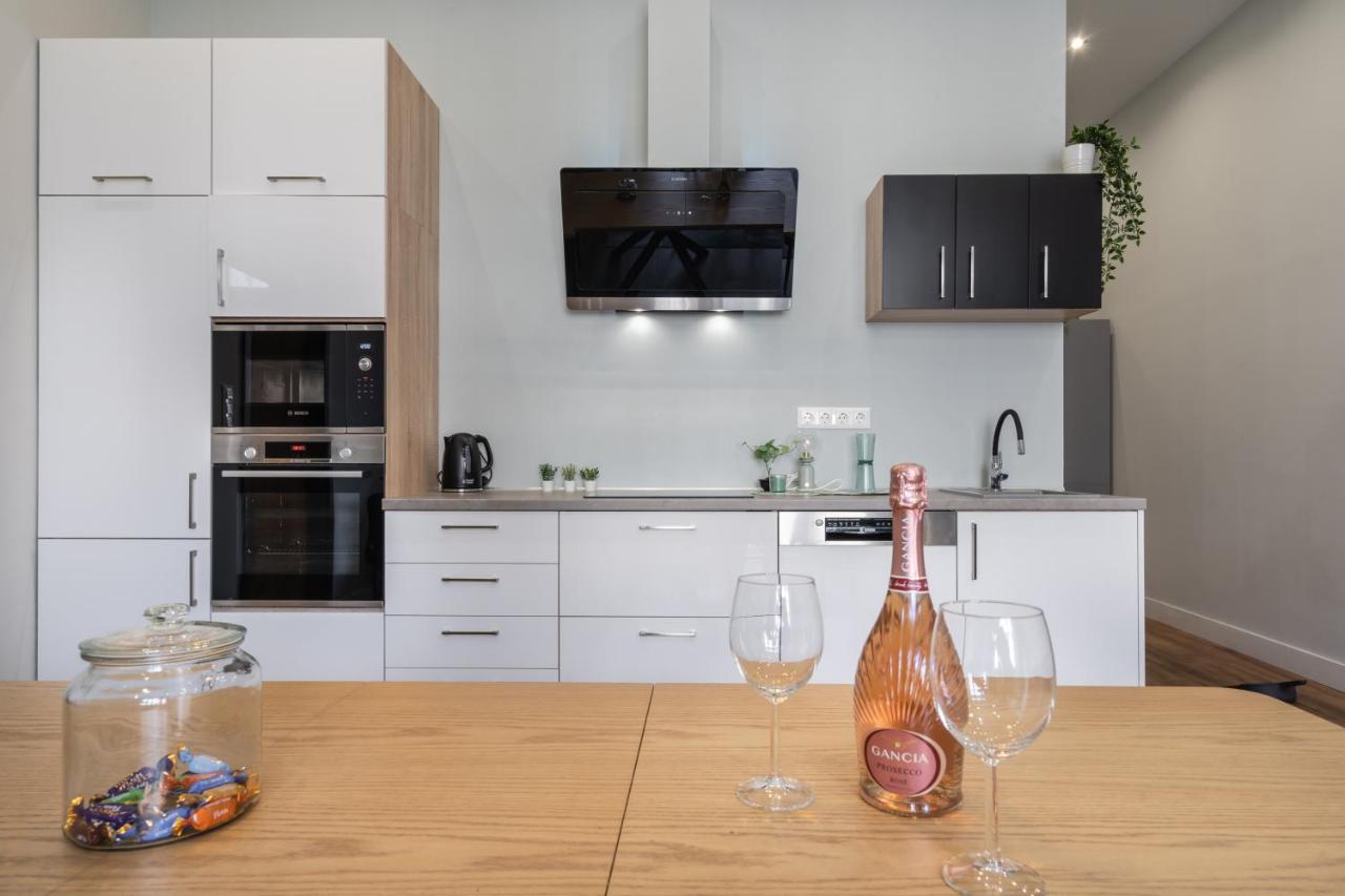Appartamento Buenos Boutique - A/C, 2 Bathrms, Amazing View Budapest Esterno foto