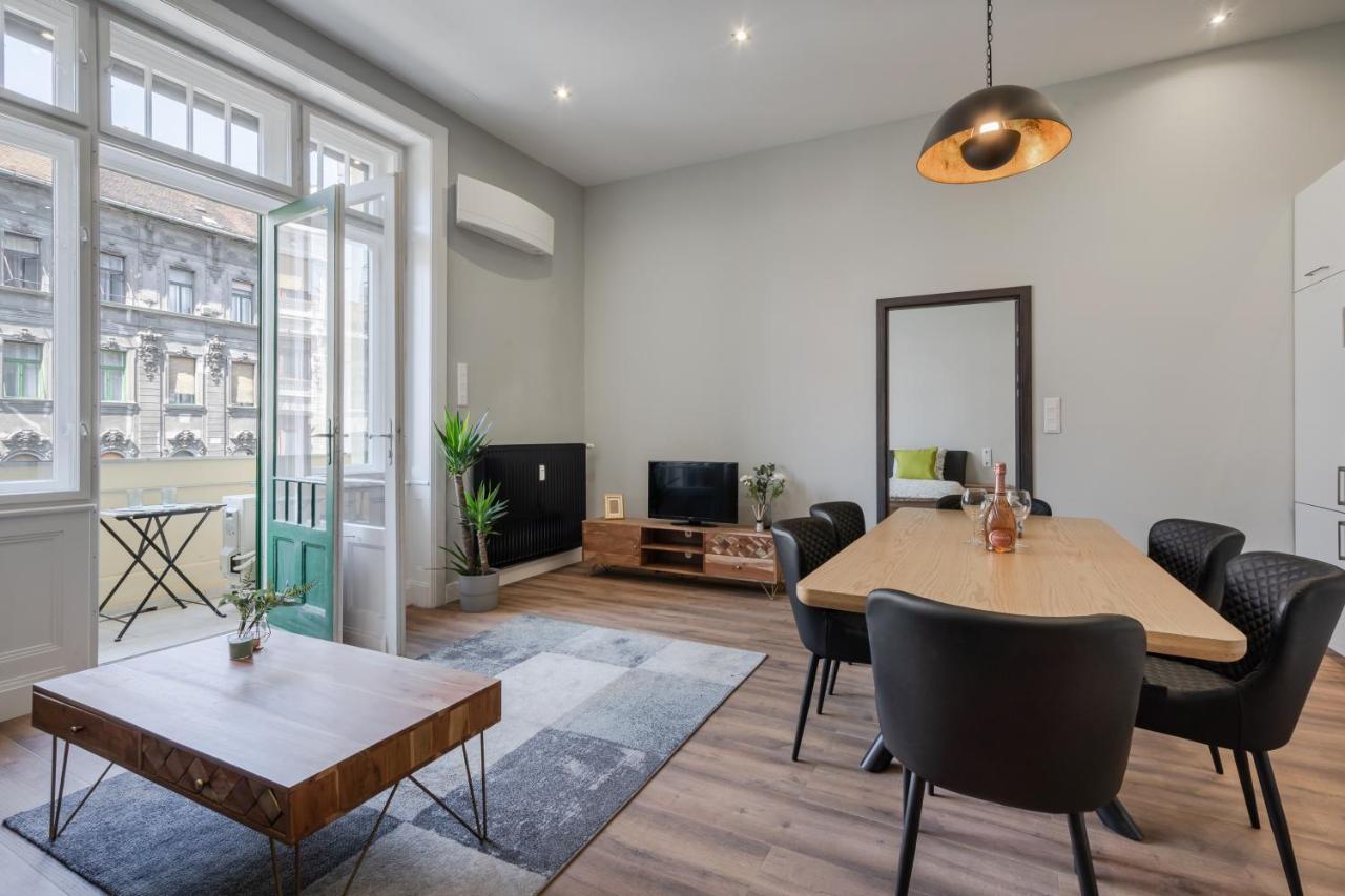 Appartamento Buenos Boutique - A/C, 2 Bathrms, Amazing View Budapest Esterno foto