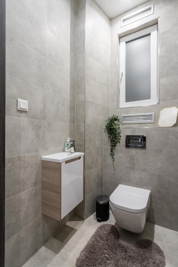 Appartamento Buenos Boutique - A/C, 2 Bathrms, Amazing View Budapest Esterno foto