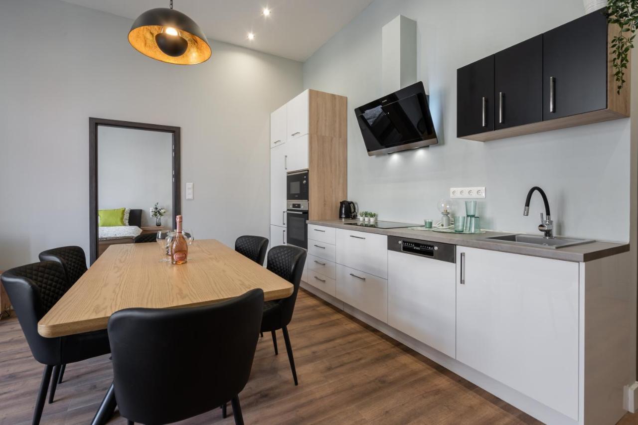 Appartamento Buenos Boutique - A/C, 2 Bathrms, Amazing View Budapest Esterno foto